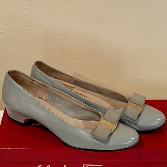 Salvatore Ferragamo Lillaz Vara in Gray 8AA - Picture 1 of 7